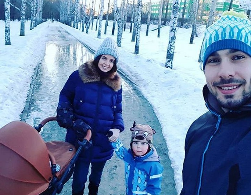 Антон Шипулин с семьей. Фото: instagram.com/anton_shipulin/