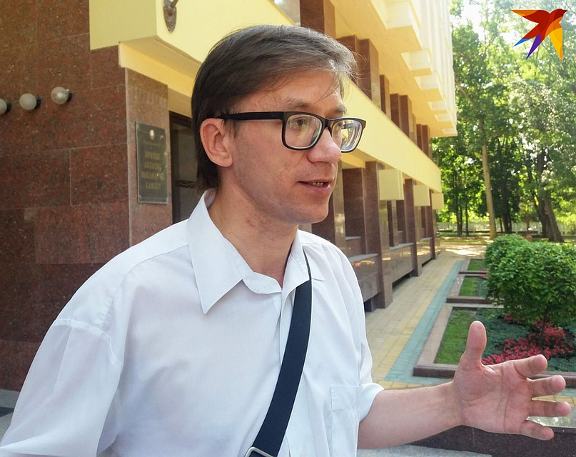 Правозащитник Роман Кисляк остался удовлетворен встречей с руководителем облисполкома. Аргументы противников завода услышали, информацию о нарушениях обещали проверить. Фото: Оксана БРОВАЧ