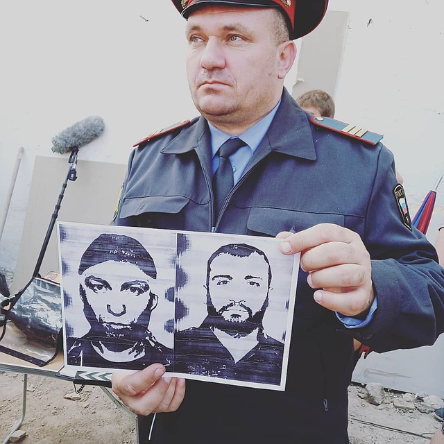 В кадре артист в форме милиционера. Фото: Дмитрий Кондратьев/VK