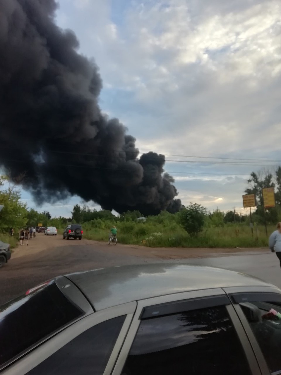 Чёрный дым идёт на город. Фото: Пётр Акабов, Подслушано Кимры