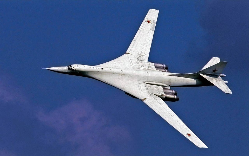 Сверхзвуковой стратегический бомбардировщик-ракетоносец Ту-160. Фото сайта topwar.ru.