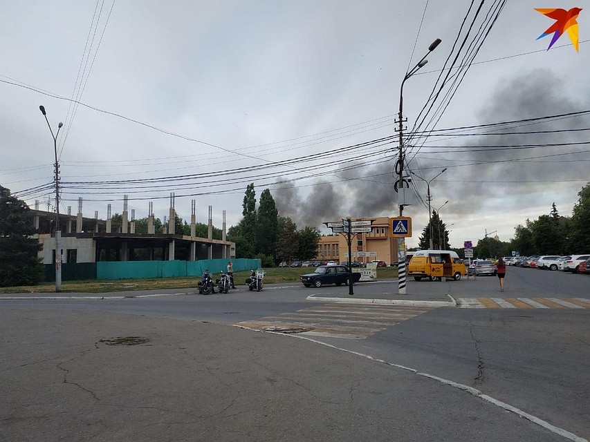 Почти два павильона сгорели на рынке «Феникс» в Энгельсе Фото: Александр Уриевский
