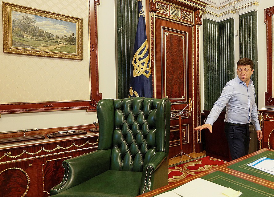 Владимир Зеленский в кабинете президента Украины. Фото: REUTERS