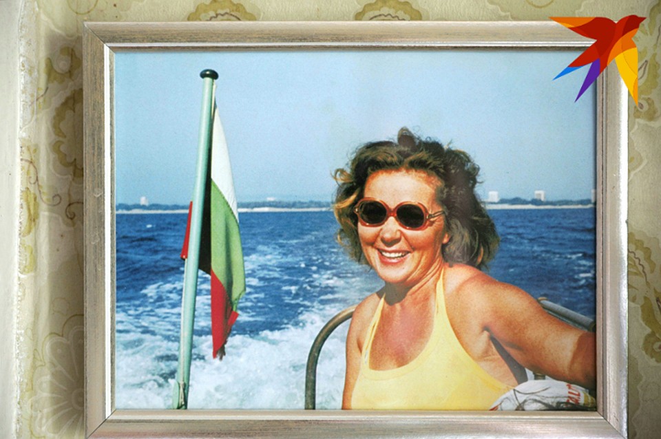 - Смотрю на себя в 48 лет и ассоциирую с той, какой была на этом фото. Это мой секрет молодости, - смеется Валентина Титовна. - И знаете, работает! Фото: Павел МАРТИНЧИК