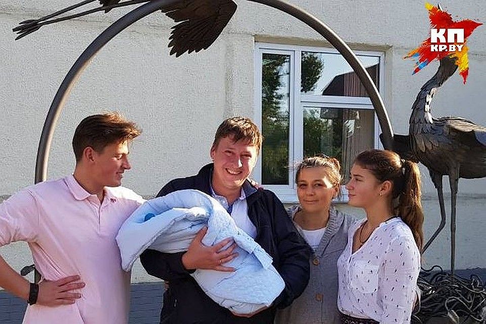 Почти два года назад супруга Татьяна родила знаменитому знатоку третьего ребенка. Фото: семейный архив.
