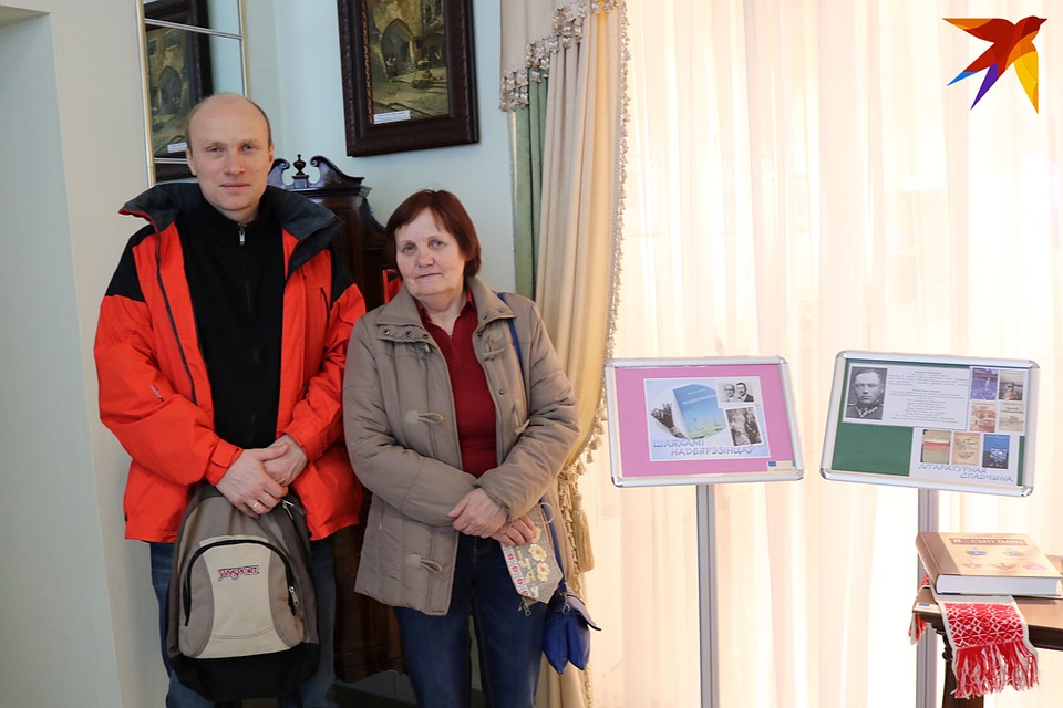 Польский историк Бартош Байкув и потомок надберезинцев Ирина Ревва в кличевском музее. Фото: Алена Ляшкевич