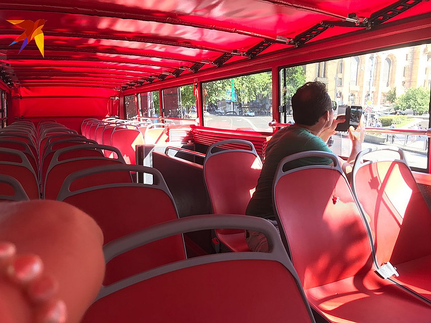 Двухэтажный туристический автобус ходит пустой Фото: Дина КАРПИЦКАЯ