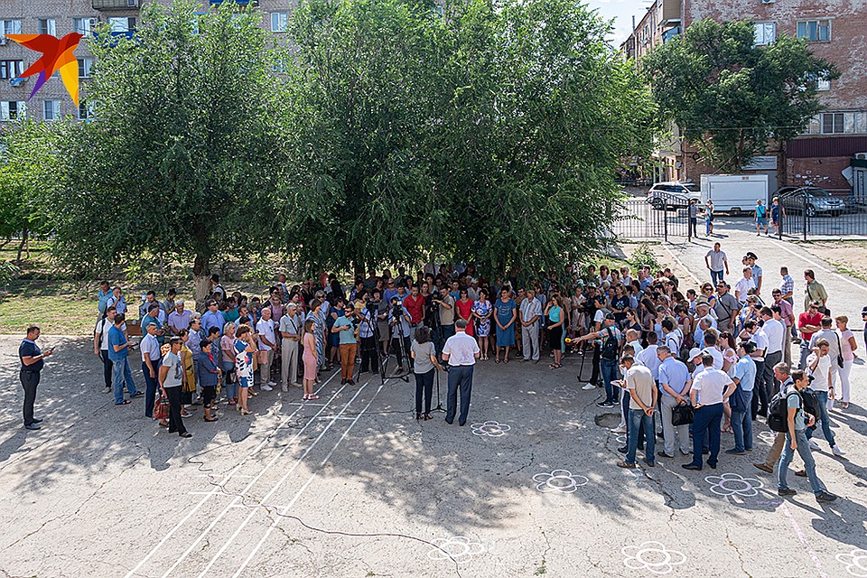 Встречи с жителями области позволяют узнать проблему, которые волнуют людей Фото: Михаил ФРОЛОВ