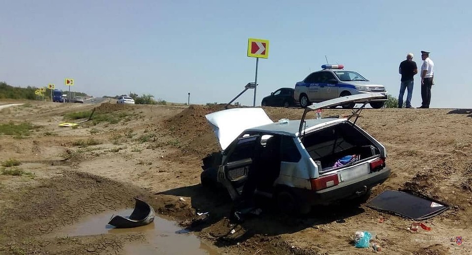 Водитель не справился с управлением и вылетеле в кювет. Фото: ГУ МВД по Волгоградской области