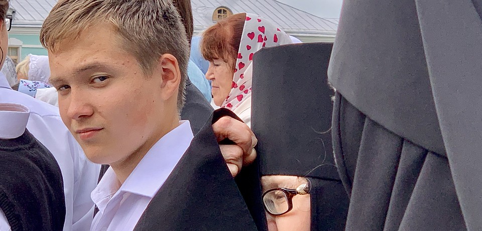 В ожидании божественной литургии. Фото: Татьяна РУМЯНЦЕВА