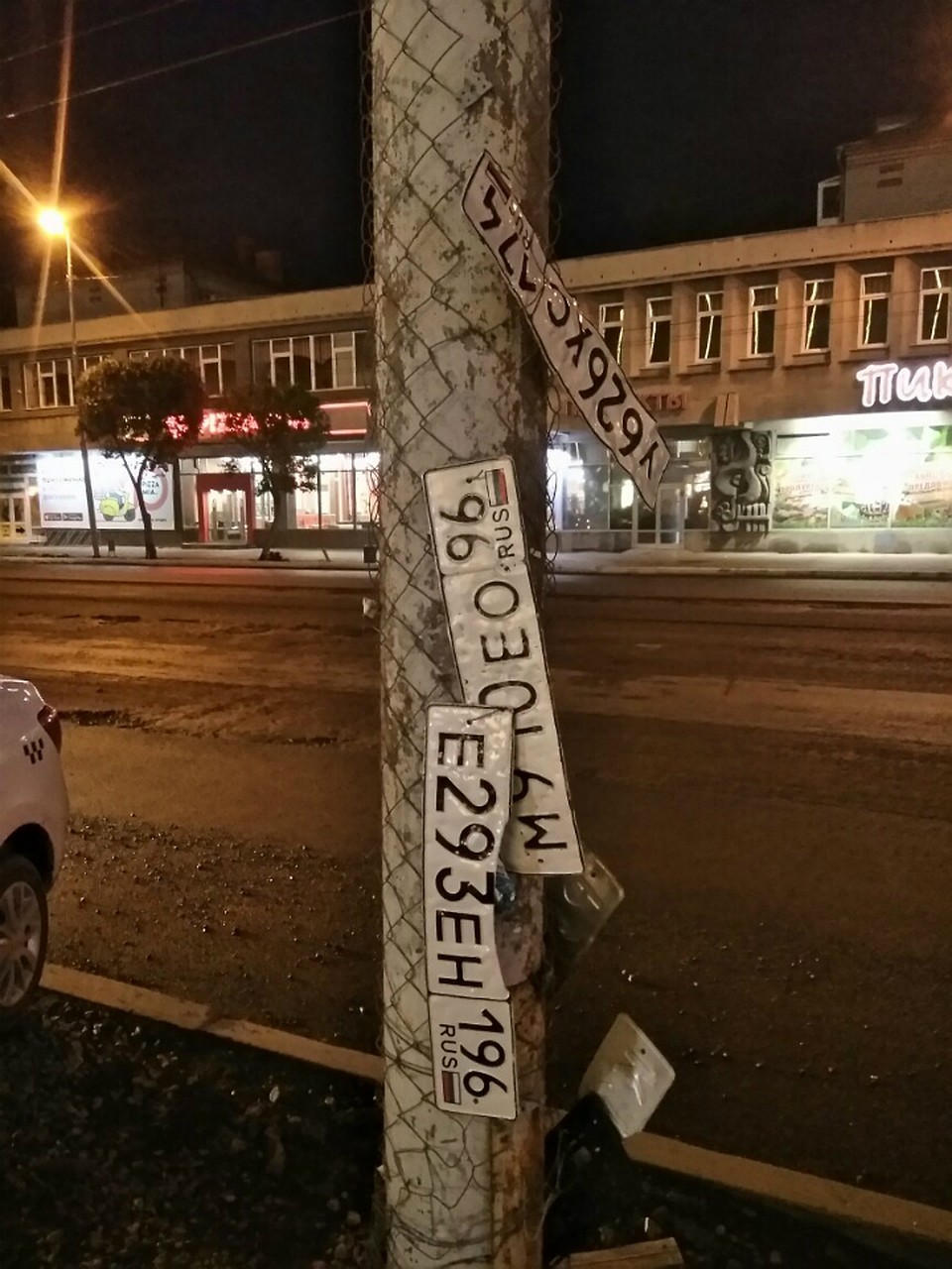 В выходные сотрудники МЧС из-за непогоды объявили штормовое предупреждение Фото: сообщество в соцсети "ВКонтакте" "Типичный Екатеринбург"