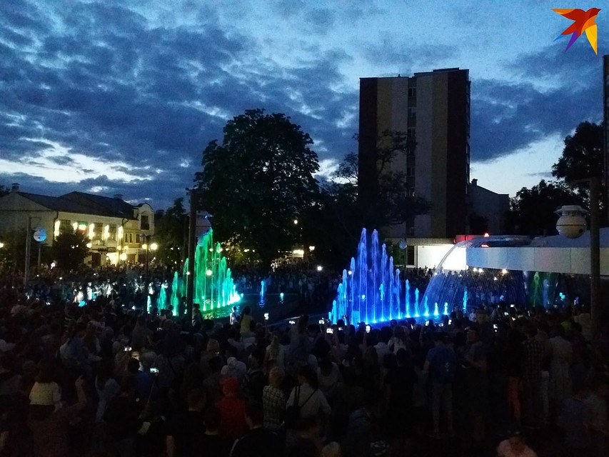 Открытия этого фонтана на Советской в Бресте особенно ждали. Фото: Оксана БРОВАЧ