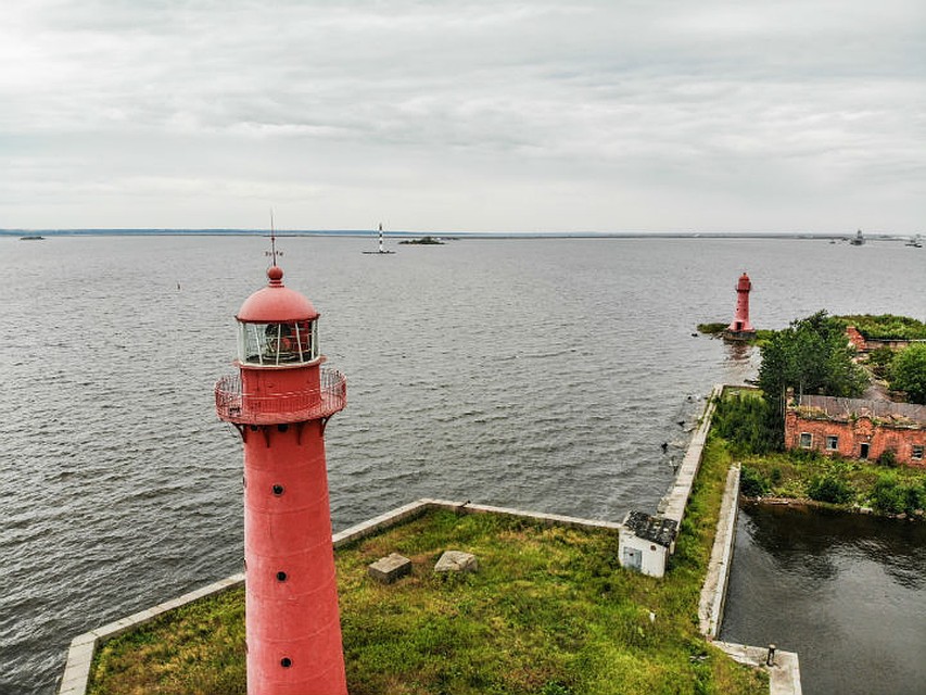Николаевские маяки в Кронштадте. Фото: Илья КРУШЕВСКИЙ