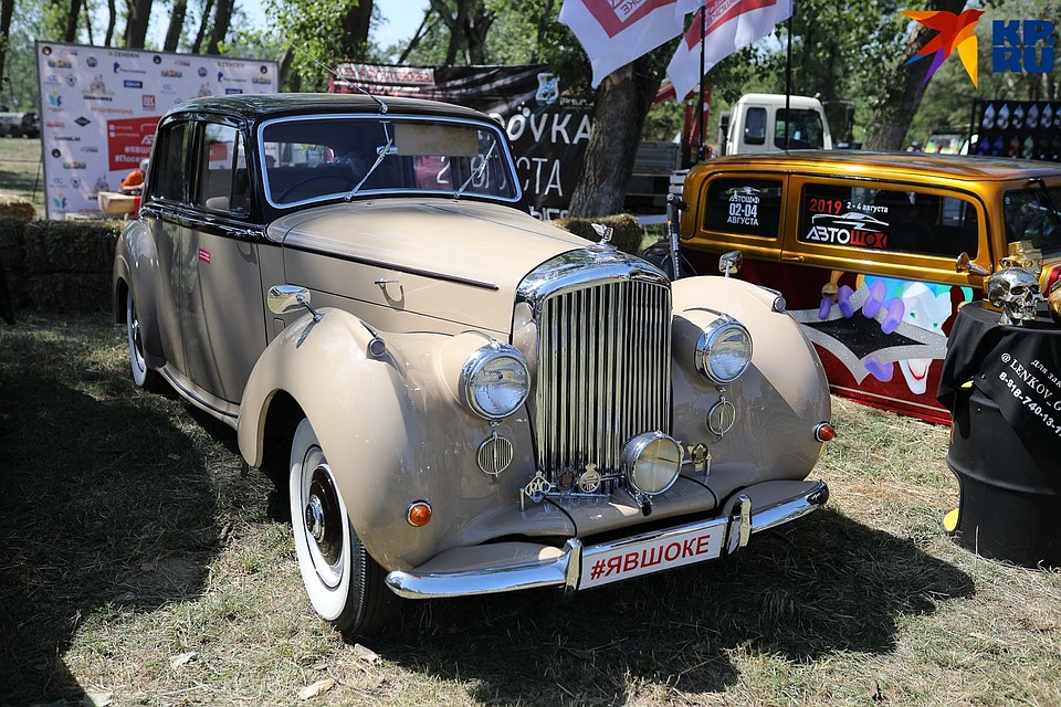 Этот Bentley неоднократно появлялся на Автошоке Фото: Дмитрий АХМАДУЛЛИН