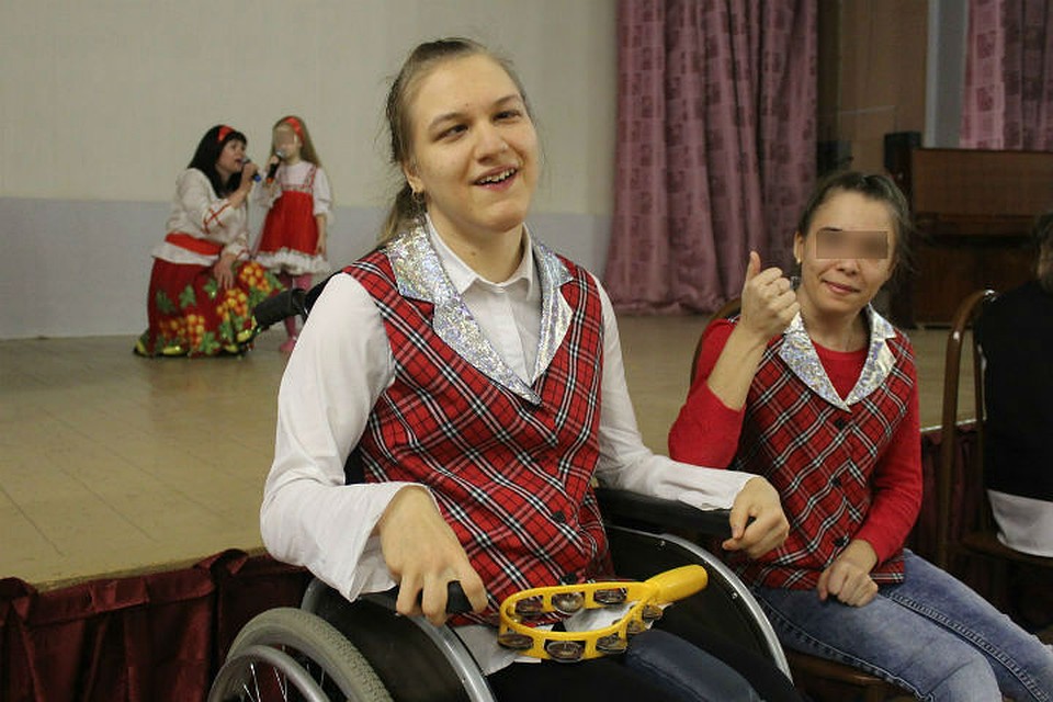 Катя Алышова - девочка открытая, общительная, увлекается музыкой. Фото: из архива семьи.