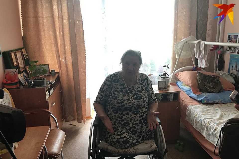 Для Евгении Илларионовны Шестаковой одиночество - это катастрофа. Она сама пожелала уехать на ПМЖ в пансионат, чтобы не быть одной в квартире Фото: Лидия Шумкова