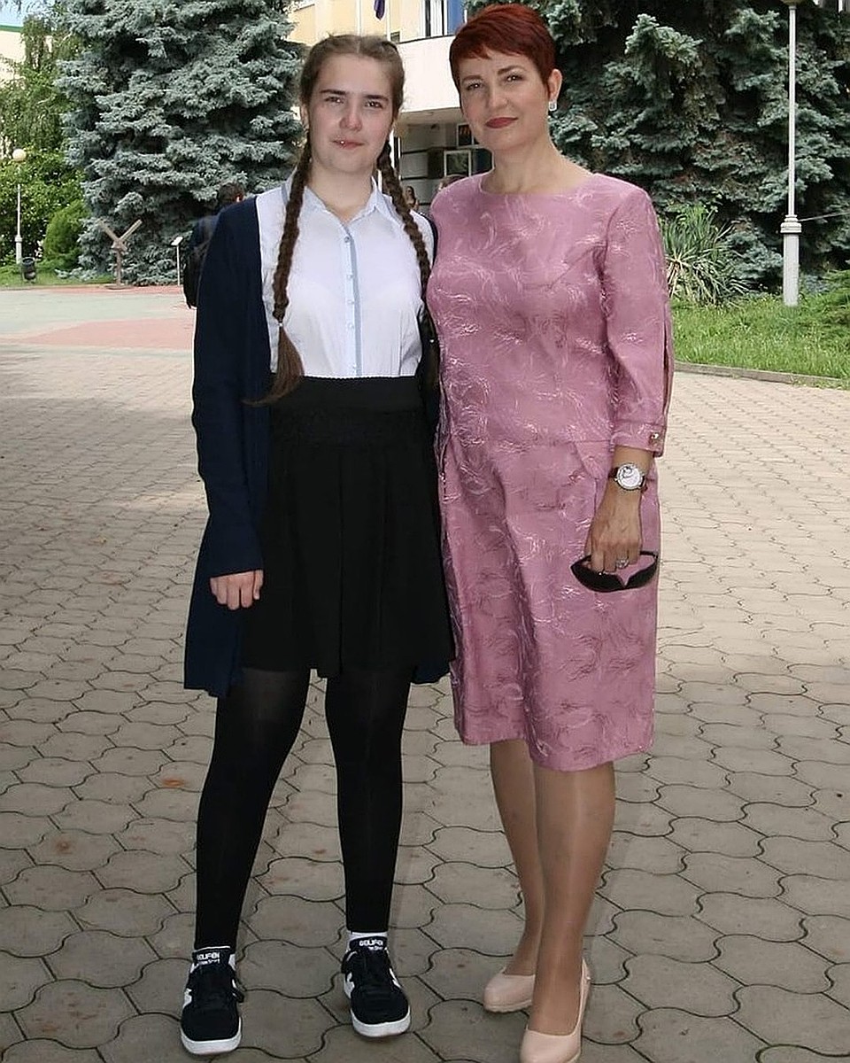 Даша с мамой Ириной. Именно в этой кофточке девочка была в день своего исчезновения Фото: Личная страничка героя публикации в соцсети