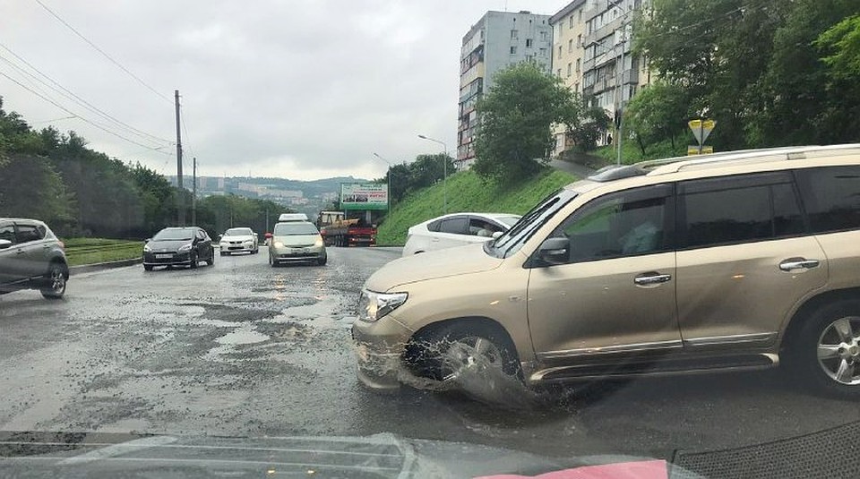 Тут тонут даже внедорожники Фото: Сергей БАЛАНОВ