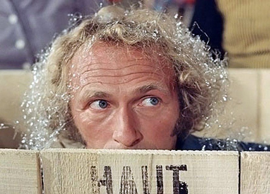 Пьер всегда подчеркивает: чтобы играть неуклюжих типов, самому нужно быть очень ловким. Кард из фильма "Игрушка"