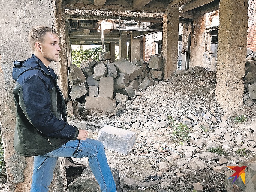 Местный житель Вадим Невмянов рассказывает много зловещих историй об этой территории. Фото: Павел КЛОКОВ