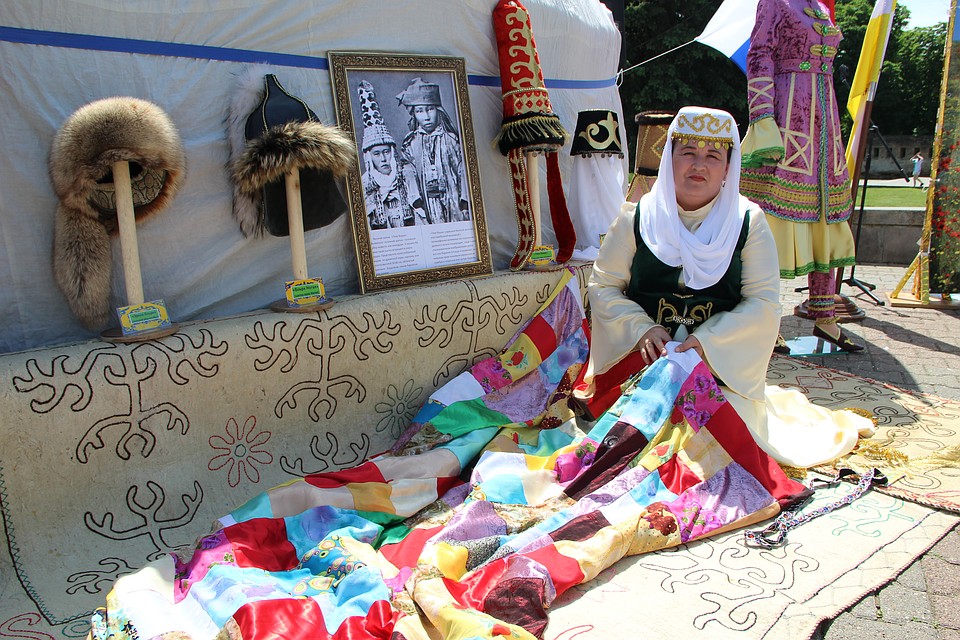 Из поколения в поколение передают ногайцы секреты народных ремесел. Фото пресс-службы Комитета СК по делам национальностей и казачества.