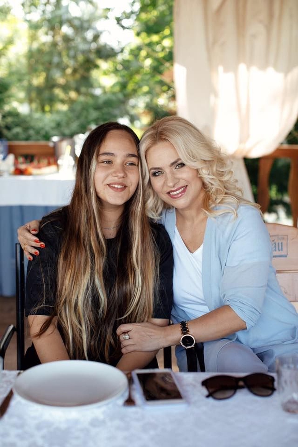 14-летняя Мирела и Нели Чобану. Фото: perfecte.md