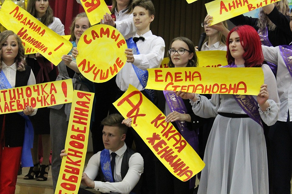 На фото - выпускники школы №12 2019 года: vk.com/rdsh_12