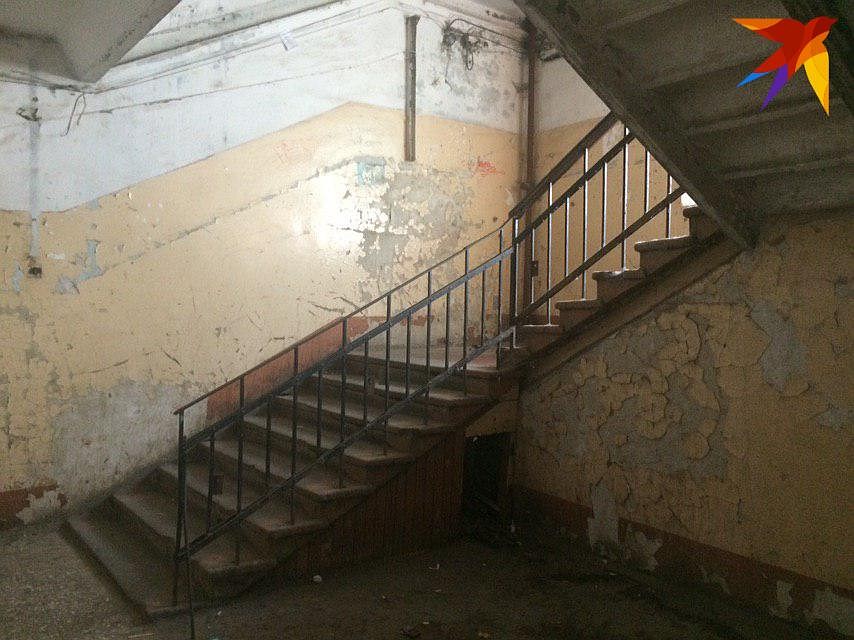 Подъезды в доме явно не дождались внимания местной УК "Жилищник". Фото Юлии Кековой