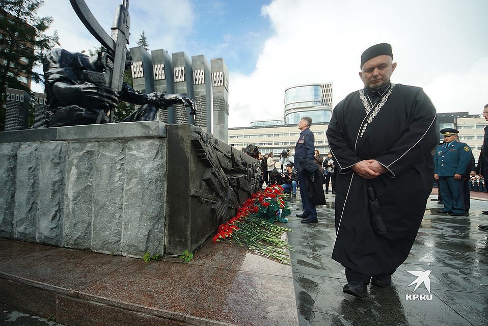 По всему городу в храмах прозвенели колокола Фото: Алексей БУЛАТОВ