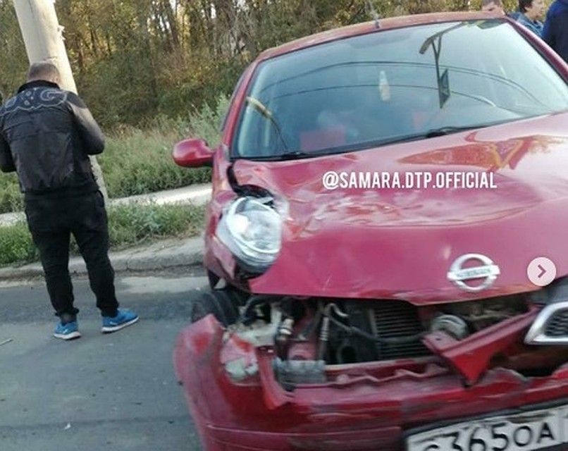 У легковушки оказалась разбита передняя часть Фото: Instagram.com