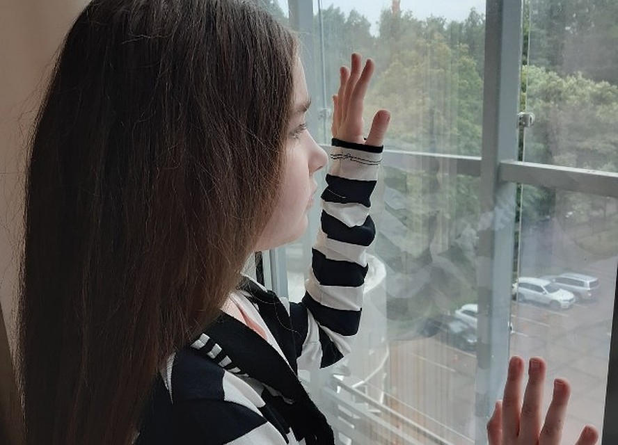 Полина 9 лет и 5 лет она борется с болезнью. Спасти её может трансплантация костного мозга. Но пока для Полины нет донора!