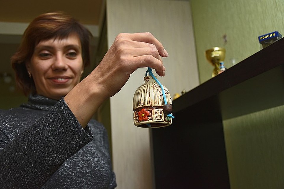 У Татьяны есть целая коллекция колокольчиков. Фото: Алена МАРТЫНОВА