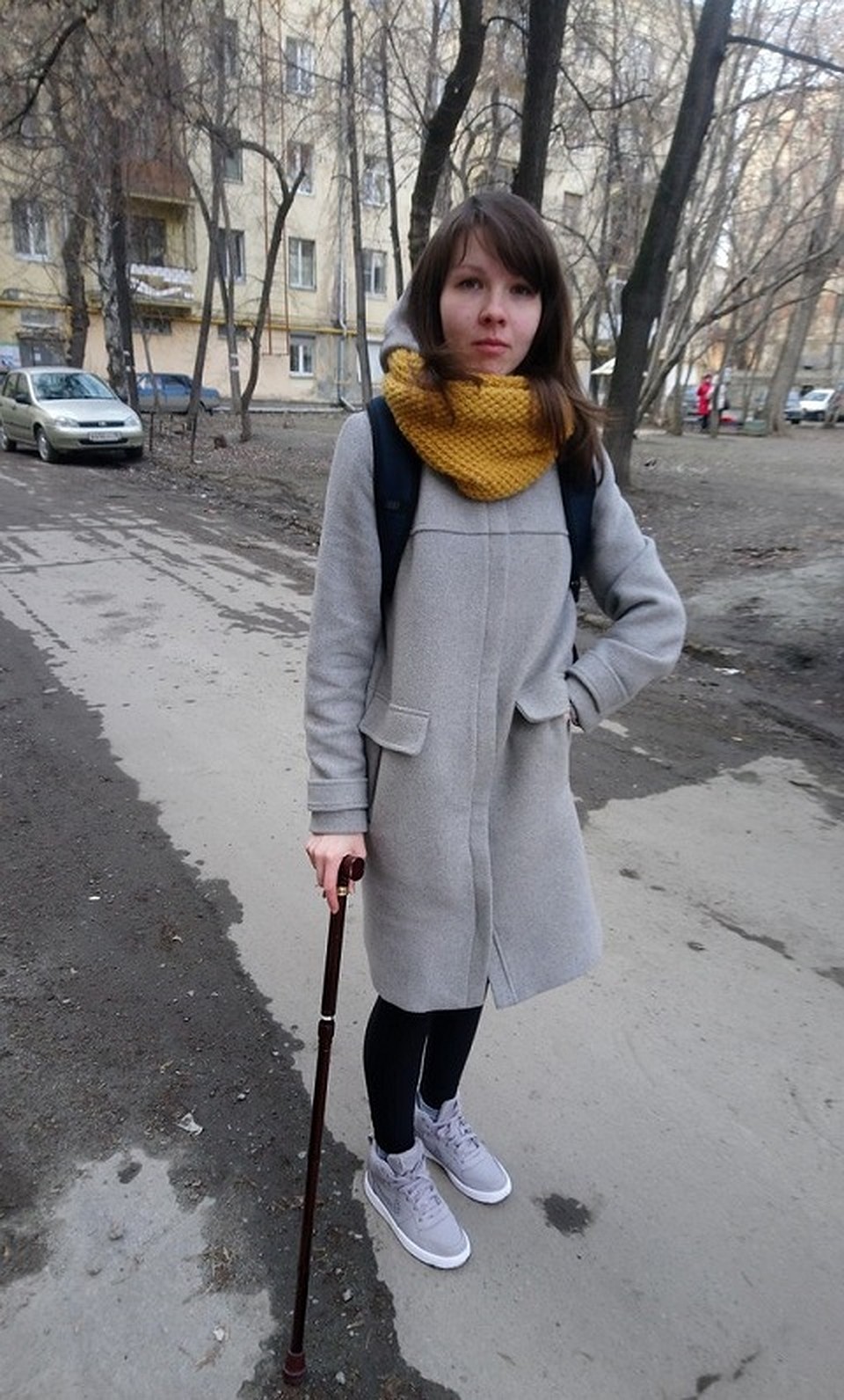 Теперь Лидия никуда не выходит без трости. Фото: Лидия Савинцева