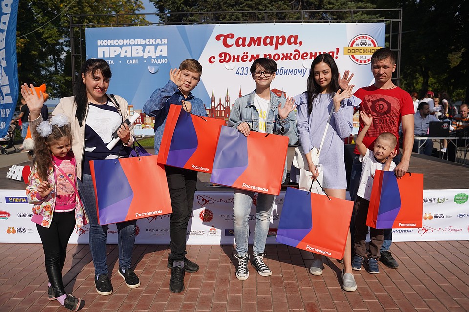 Самые активные участники площадки получили призы от Ростелекома Фото: Светлана МАКОВЕЕВА
