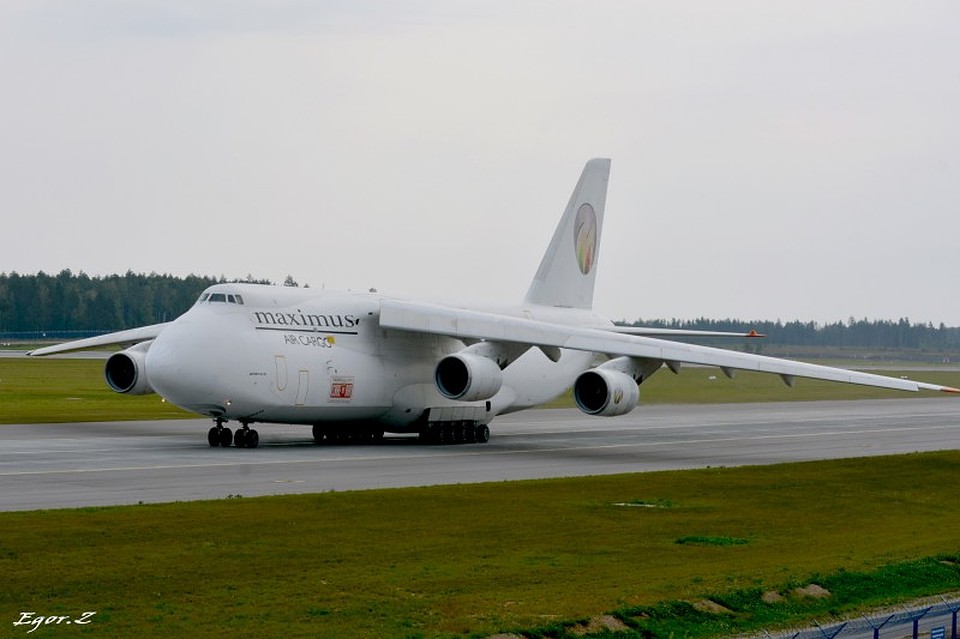 Вертолеты привез гигантский самолет Ан-124 принадлежит арабской транспортной компании Maximus Air Cargo. Фото: Егор ЗАКРЕВСКИЙ, egormsq.livejournal.com.