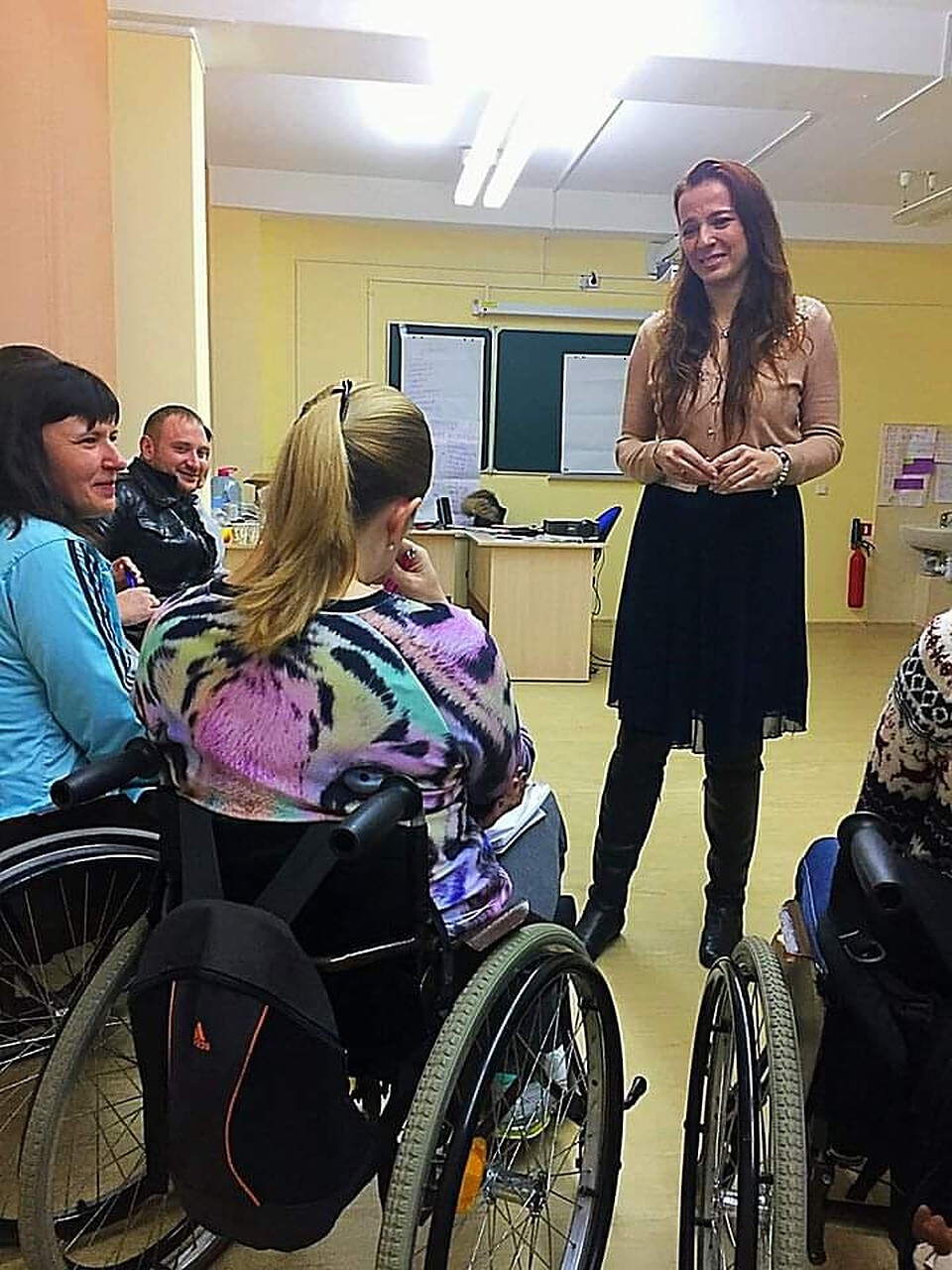 Одним из первых тренингов, который Евгения провела самостоятельно, был тренинг для женщин в инвалидных креслах, во время которого девушка учила поверить в себя. Фото: личный архив героя публикации.
