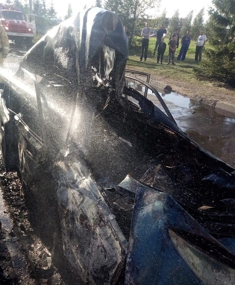 Автомобиль взорвался из-за пожара Фото: соцсети