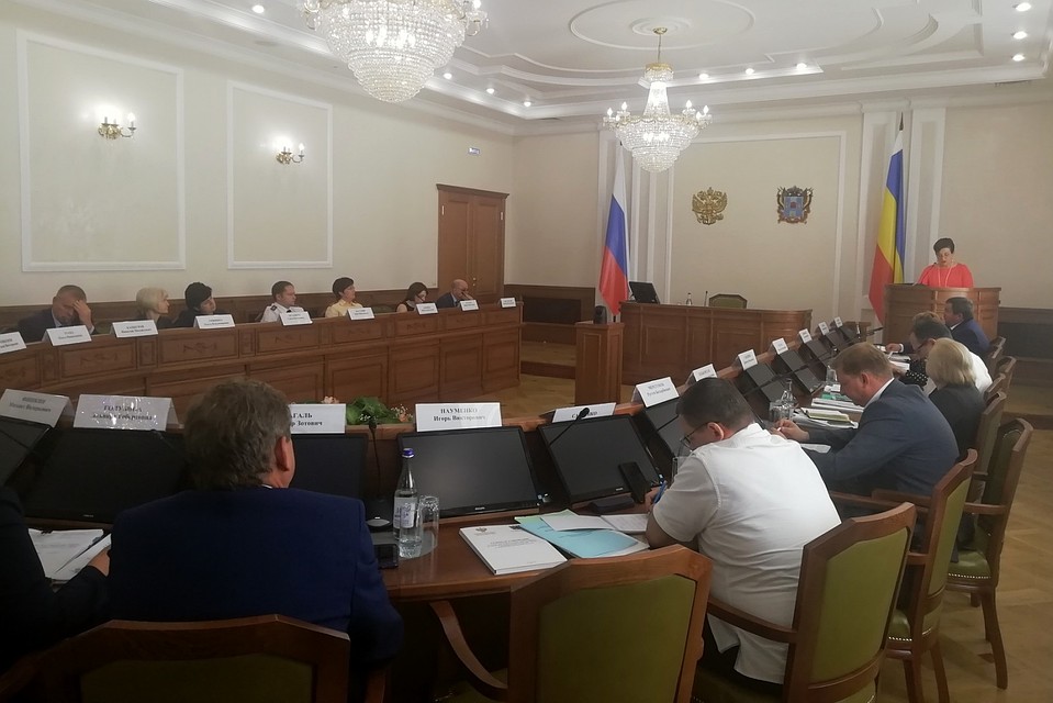 В региональном правительстве прошел семинар-совещание, на котором у участников появилась возможность изучить опыт организации обращения с медотходами в регионе. Фото: пресс-служба Минздрава РО.