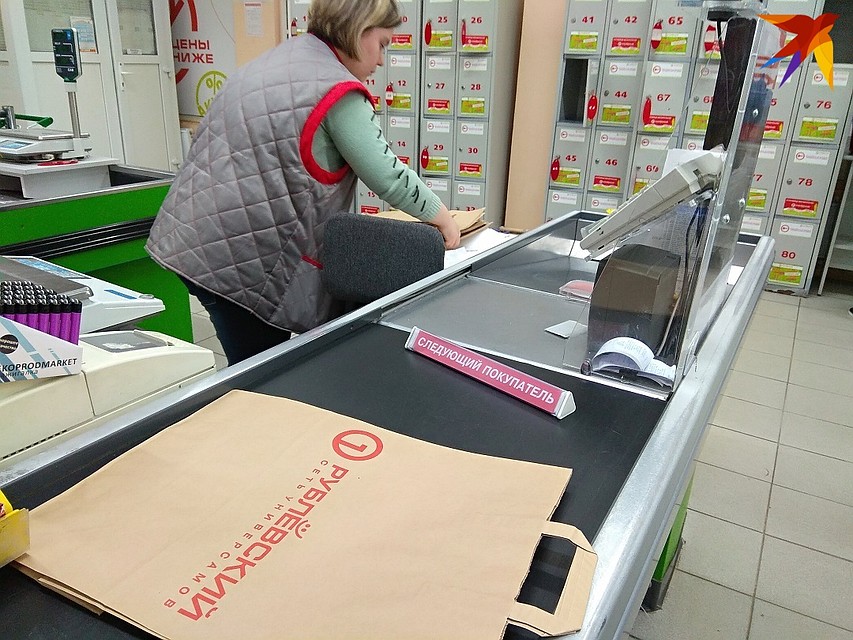 В ближайшее время в магазинах, павильонах и на заправках бумажные пакеты обязательно должны быть в наличии. Фото: Таисия ЧЕРНУХО