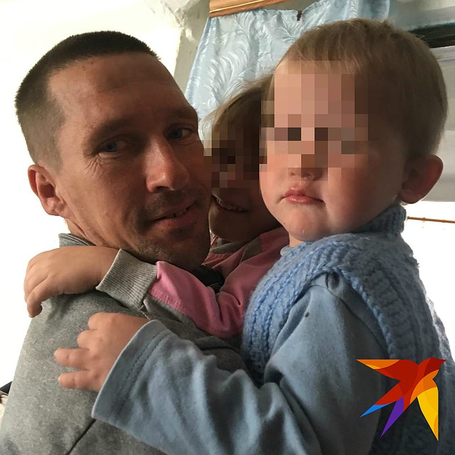 Двухлетний брат погибшей девочки сейчас находится в больнице.