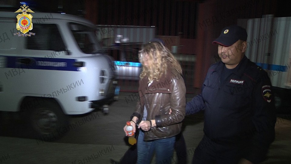 Среди причастных к убийству волгоградца оказалась и женщина. Фото ГУ МВД по Республике Калмыкия.