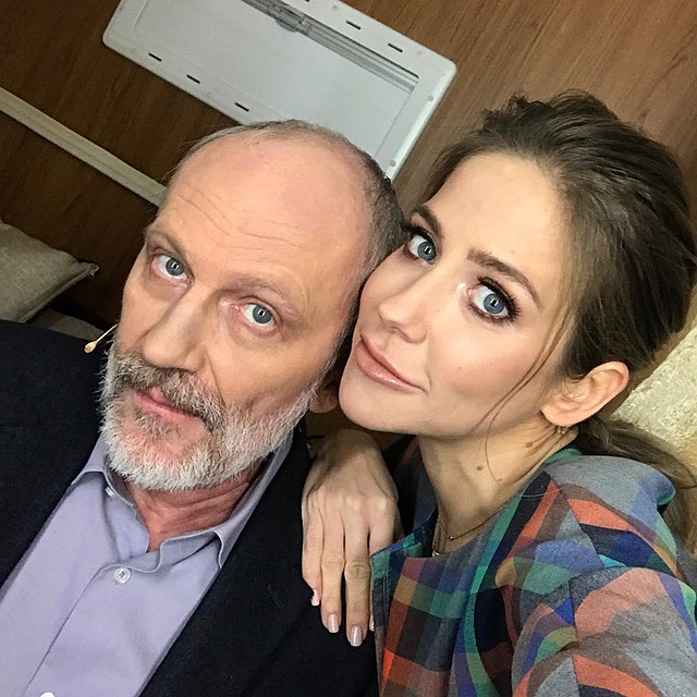 Юлия Барановская с соведущим Александром Гордоном. И этого друга ей записывали в «женихи» Фото: Личная страница героя публикации в соцсети