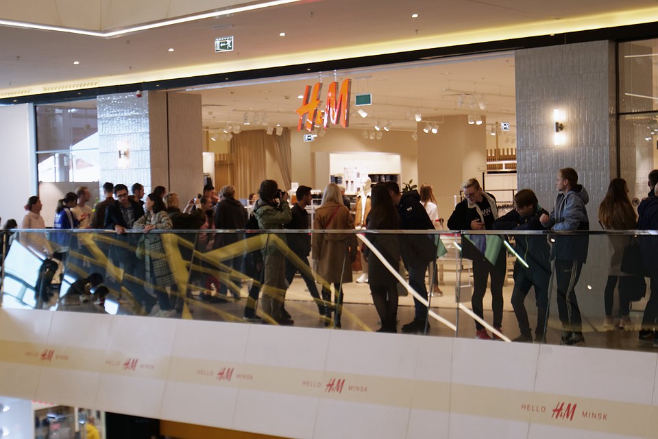 Магазин расположен на первом и втором этажах торгового центра Galleria Minsk Фото: Микита НЕДАВЕРКОВ