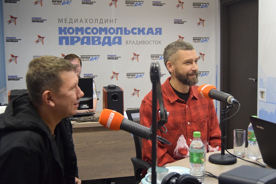 Сергей и Владимир Крестовские в студии радио "Комсомольская правда - Приморье".