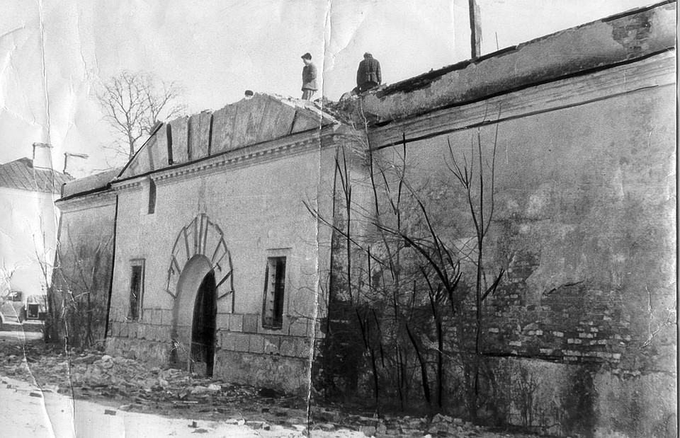 Замковой улица называлась из-за тюремного замка (на снімке - 1960-е). Фото: Архив музея