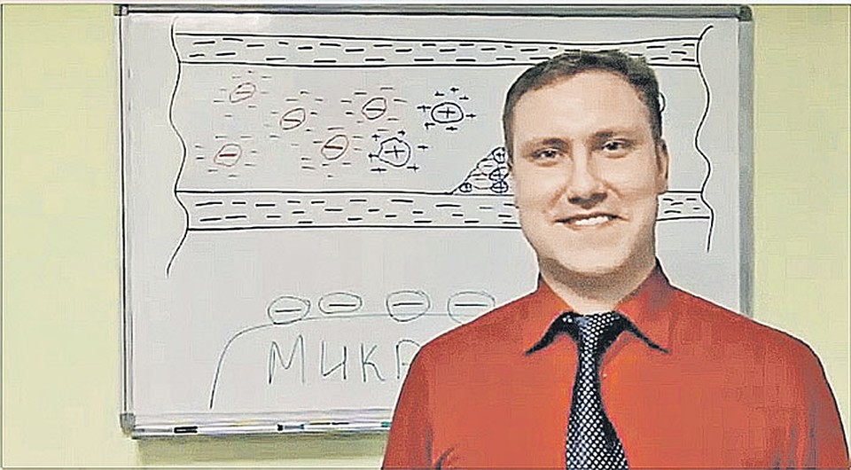 А один из авторов пирамиды, Михаил Фадеев (внизу), скрывается за границей. Фото: youtube.com