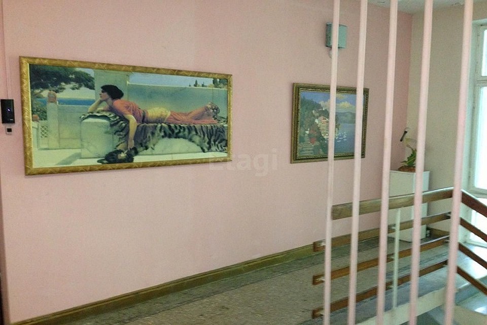 Квартира продается с картинами на стенах (Фото: etagi.com).