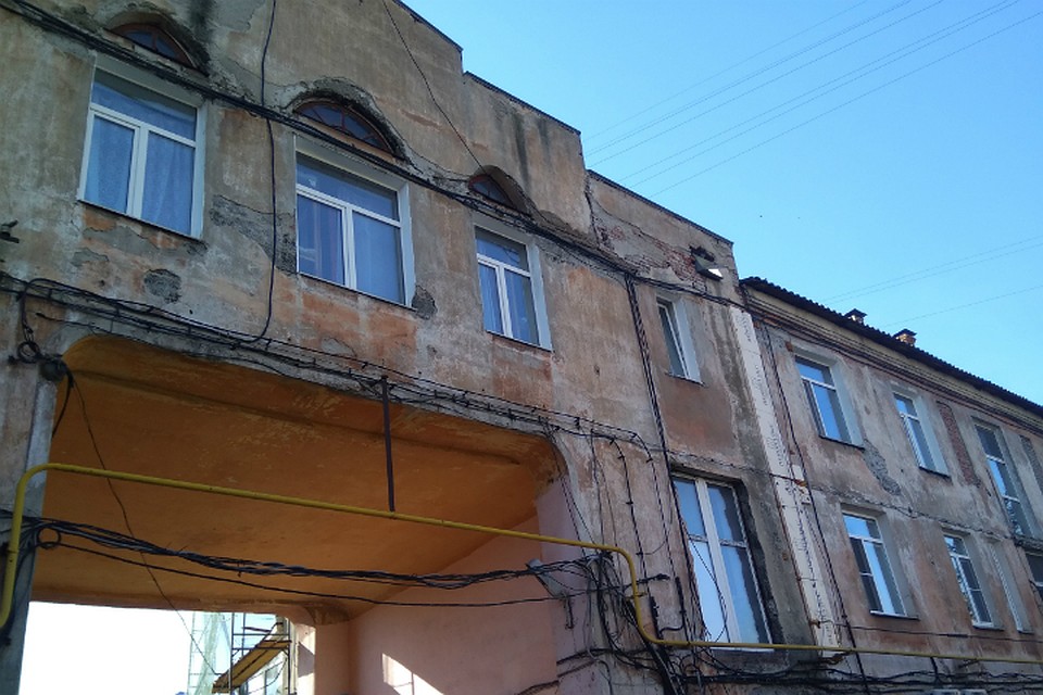 Этот столетний дом подрядчик собирается привести в порядок за три недели. Фото: Анна МИКУЛА