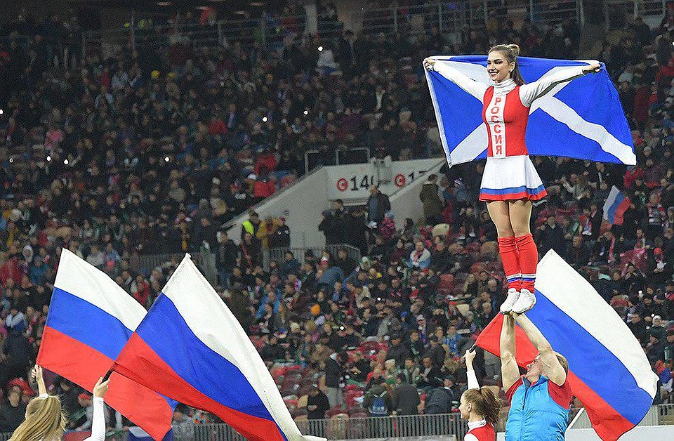 У матча был яркий "разогрев". Фото: Владимир ВЕЛЕНГУРИН