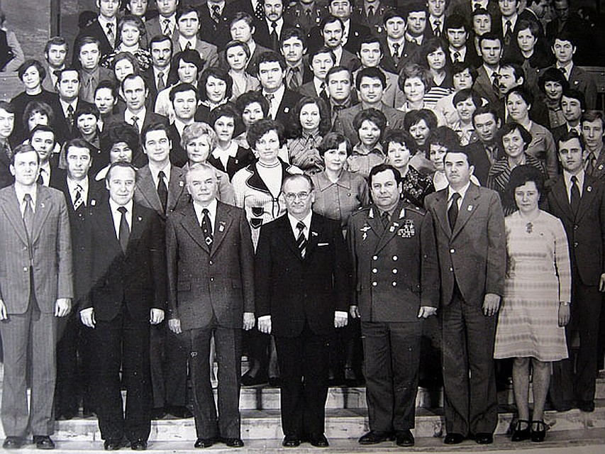 Справа от Ивана Бодюла космонавт Алексей Леонов (Фото: из личного архива Александра Пастухова).